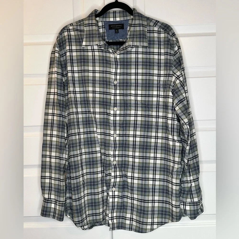 Banana Republic Soft Wash Standard Fit Button Down - EUC